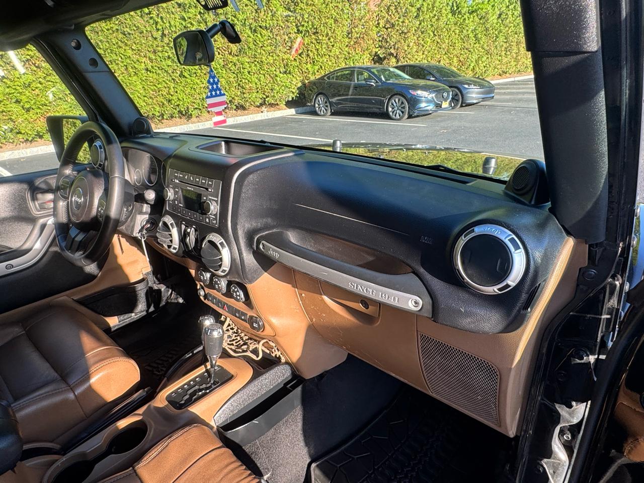 Jeep Wrangler Unlimited Sahara 4WD 2011