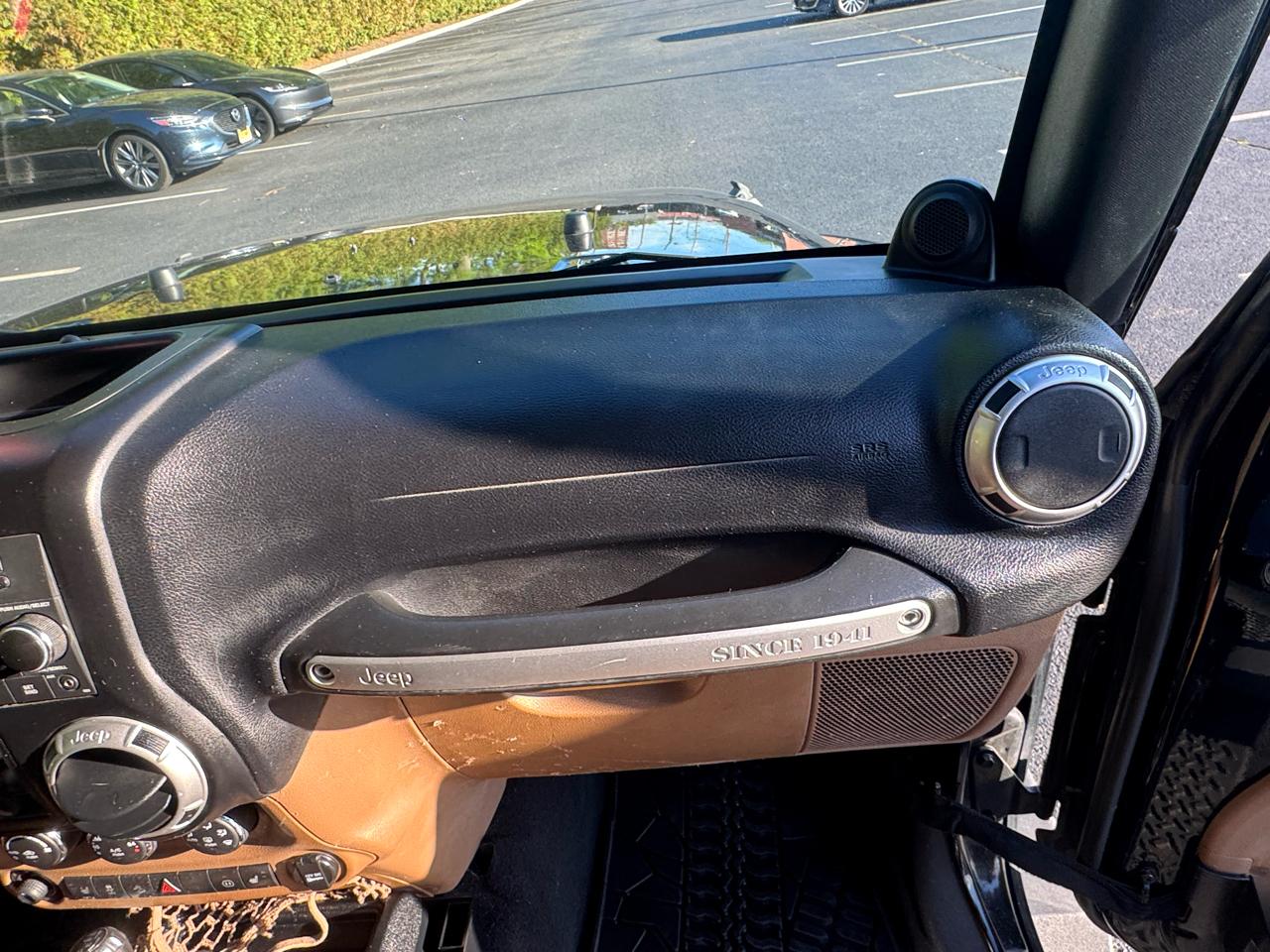 Jeep Wrangler Unlimited Sahara 4WD 2011