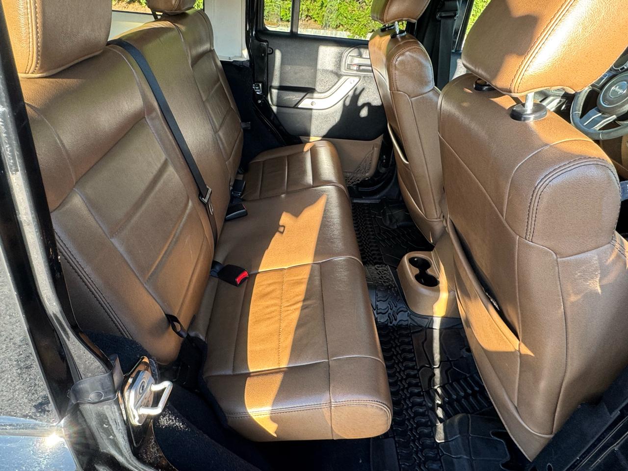 Jeep Wrangler Unlimited Sahara 4WD 2011