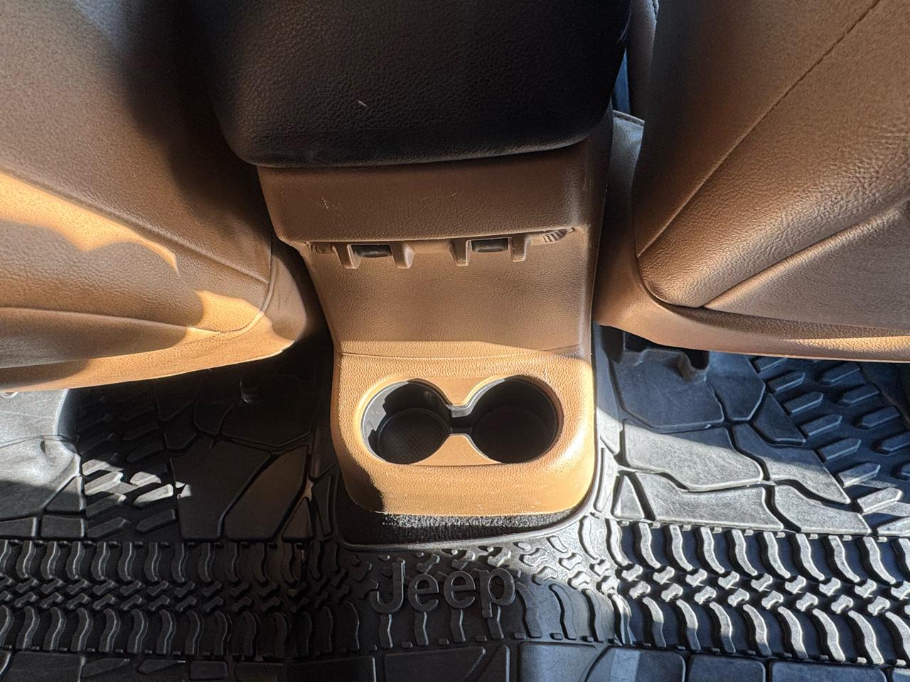 Jeep Wrangler Unlimited Sahara 4WD 2011