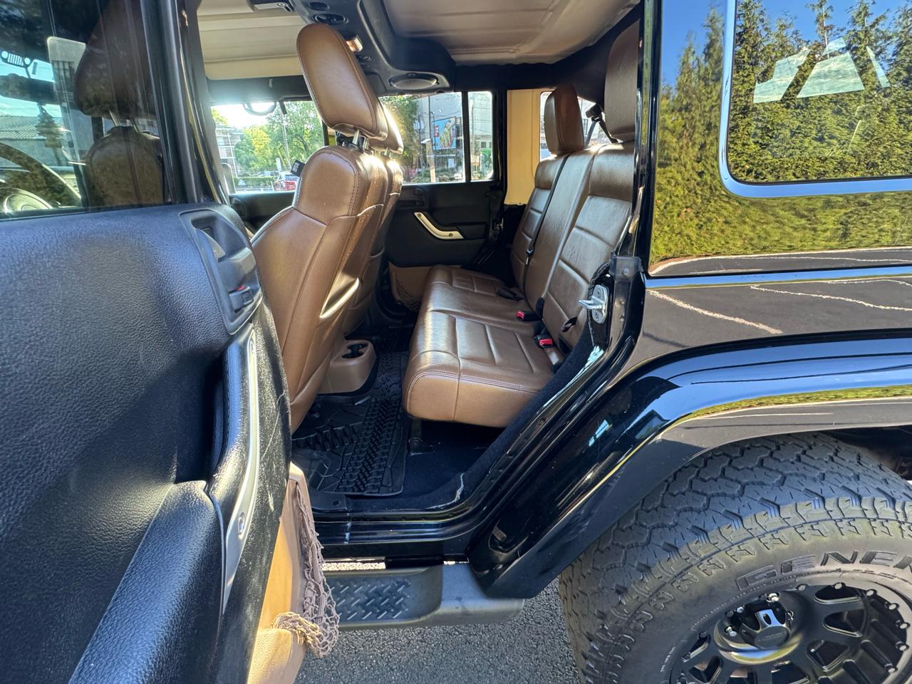 Jeep Wrangler Unlimited Sahara 4WD 2011