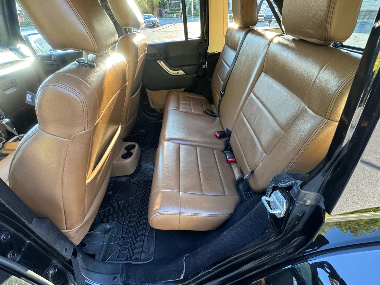Jeep Wrangler Unlimited Sahara 4WD 2011