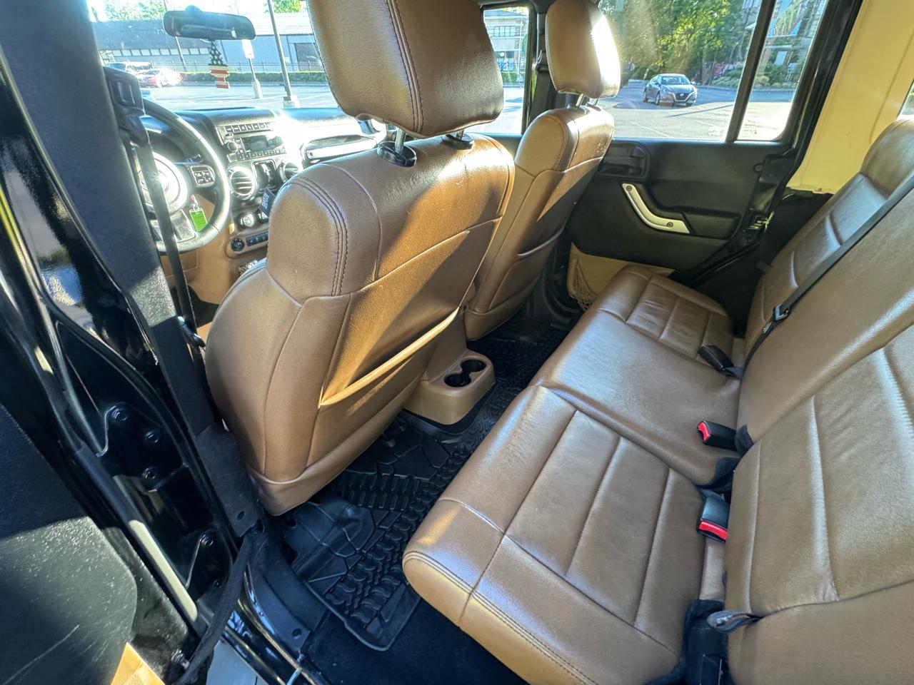 Jeep Wrangler Unlimited Sahara 4WD 2011