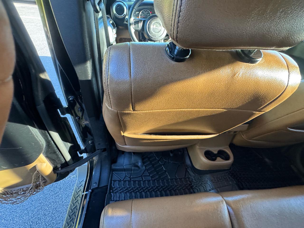 Jeep Wrangler Unlimited Sahara 4WD 2011