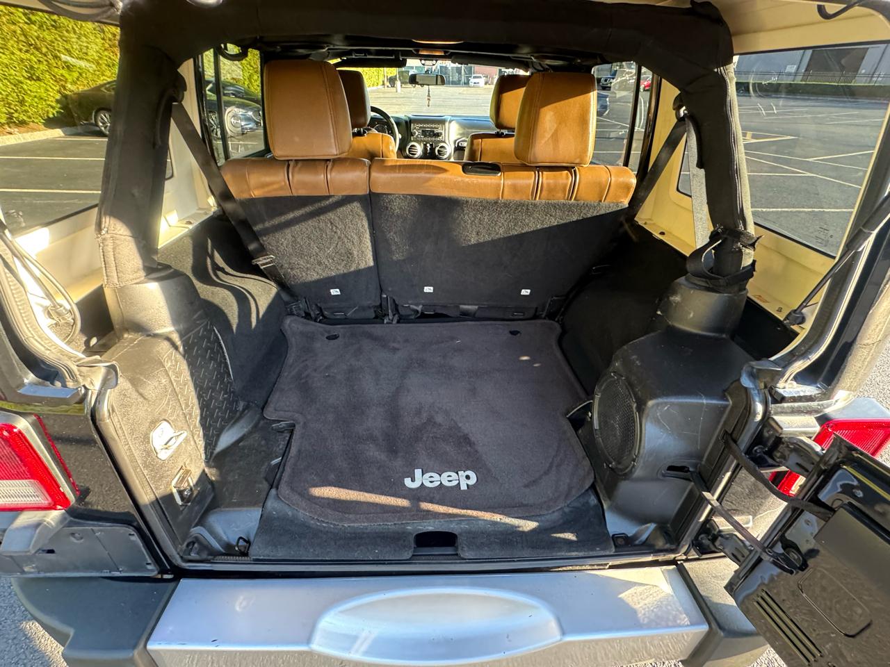 Jeep Wrangler Unlimited Sahara 4WD 2011