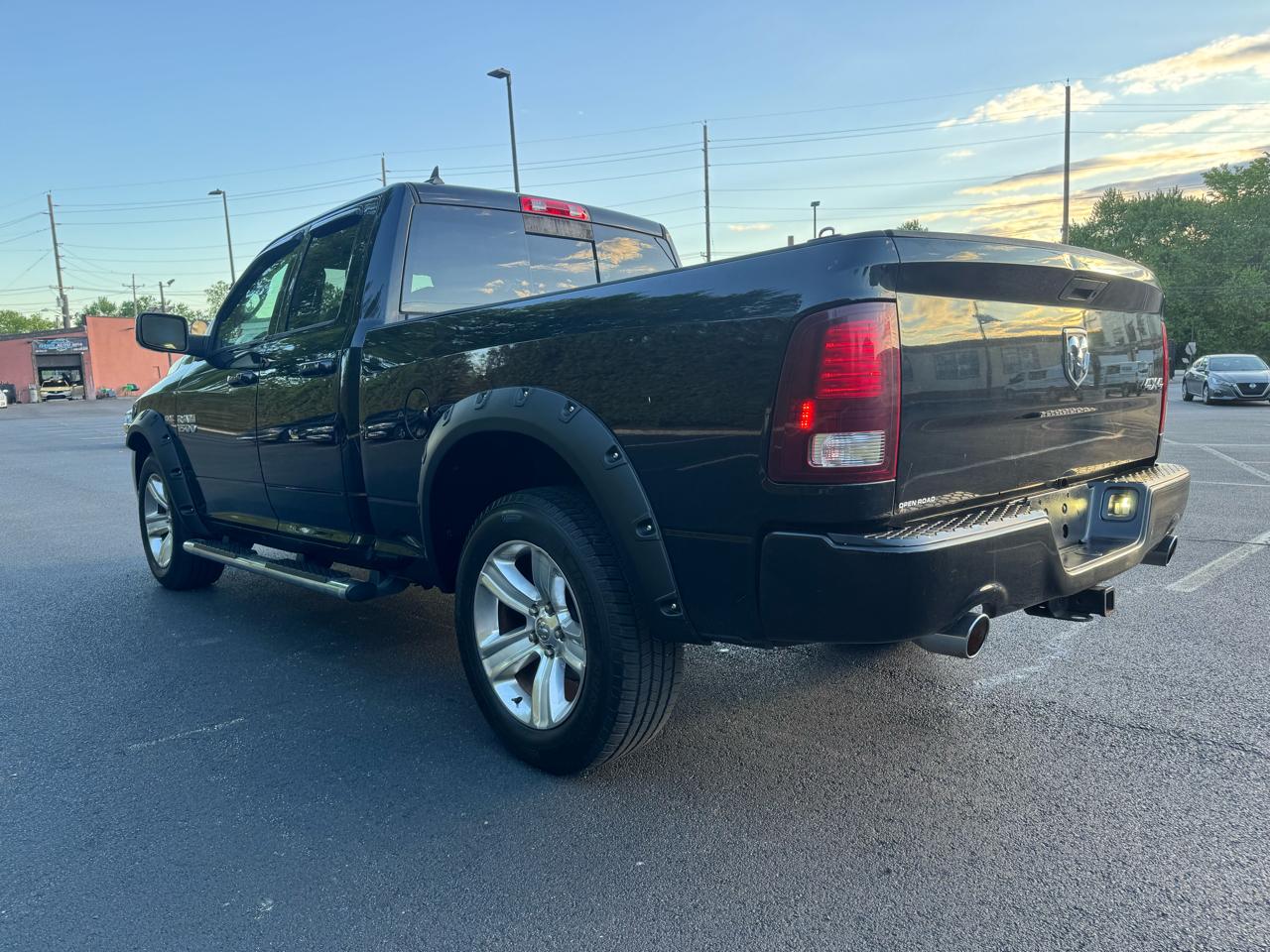 RAM 1500 4WD Crew Cab 140.5" Sport 2013