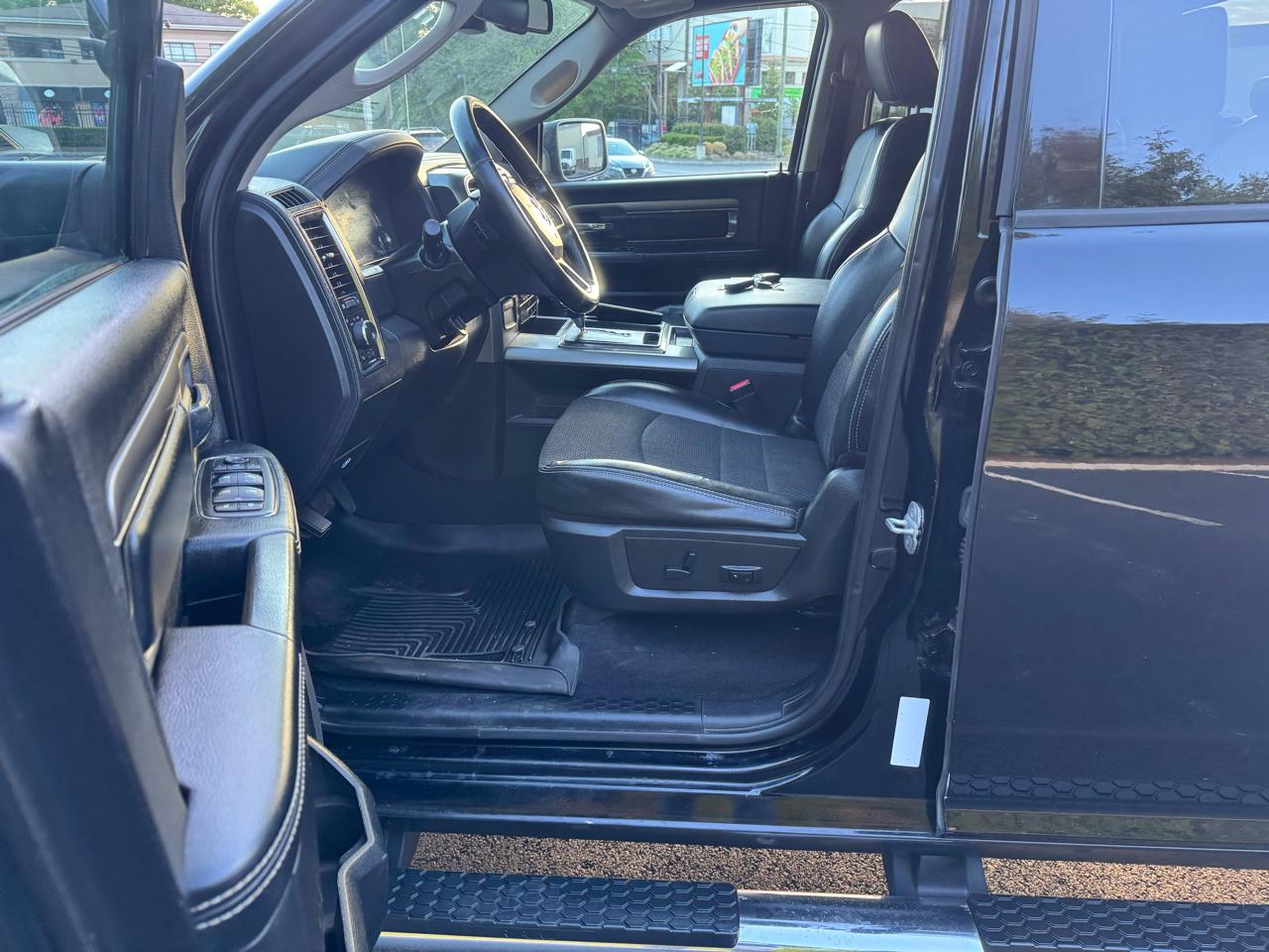 RAM 1500 4WD Crew Cab 140.5" Sport 2013
