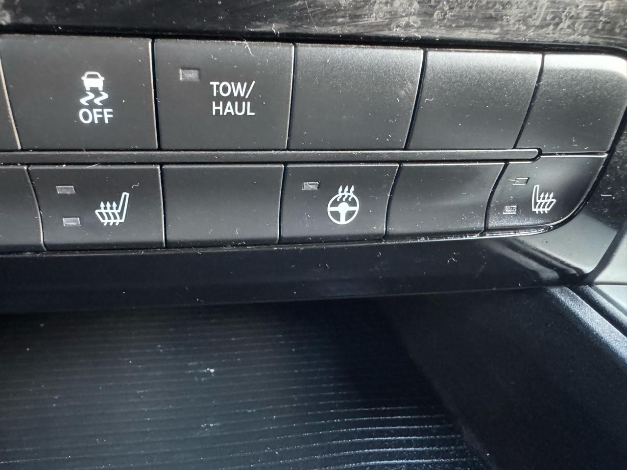 RAM 1500 4WD Crew Cab 140.5" Sport 2013
