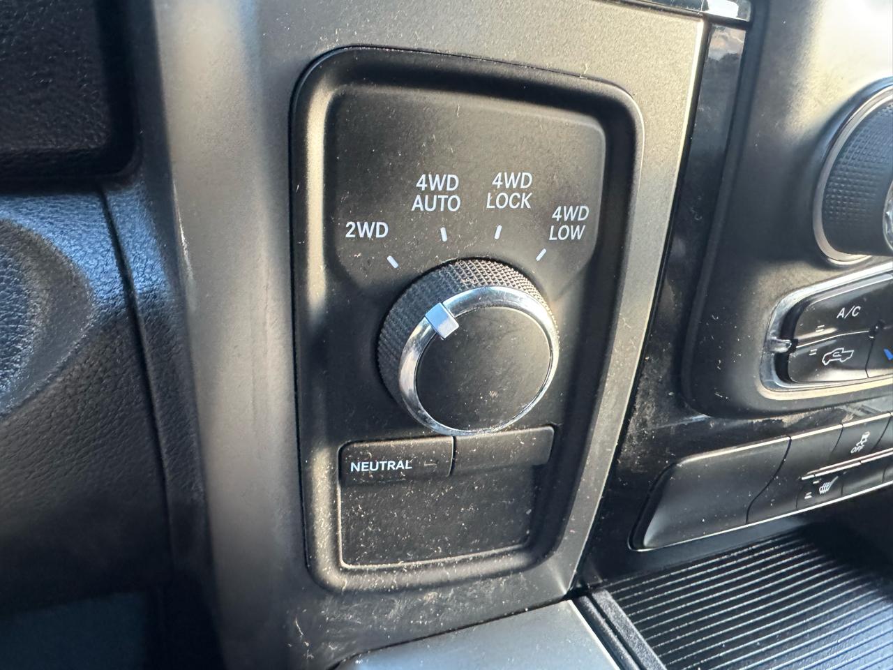 RAM 1500 4WD Crew Cab 140.5" Sport 2013