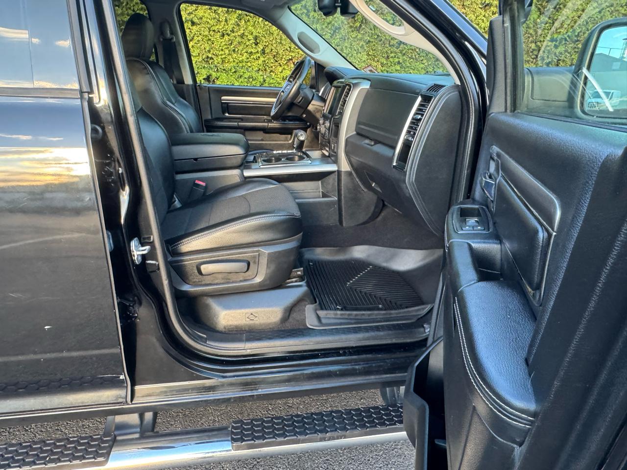 RAM 1500 4WD Crew Cab 140.5" Sport 2013