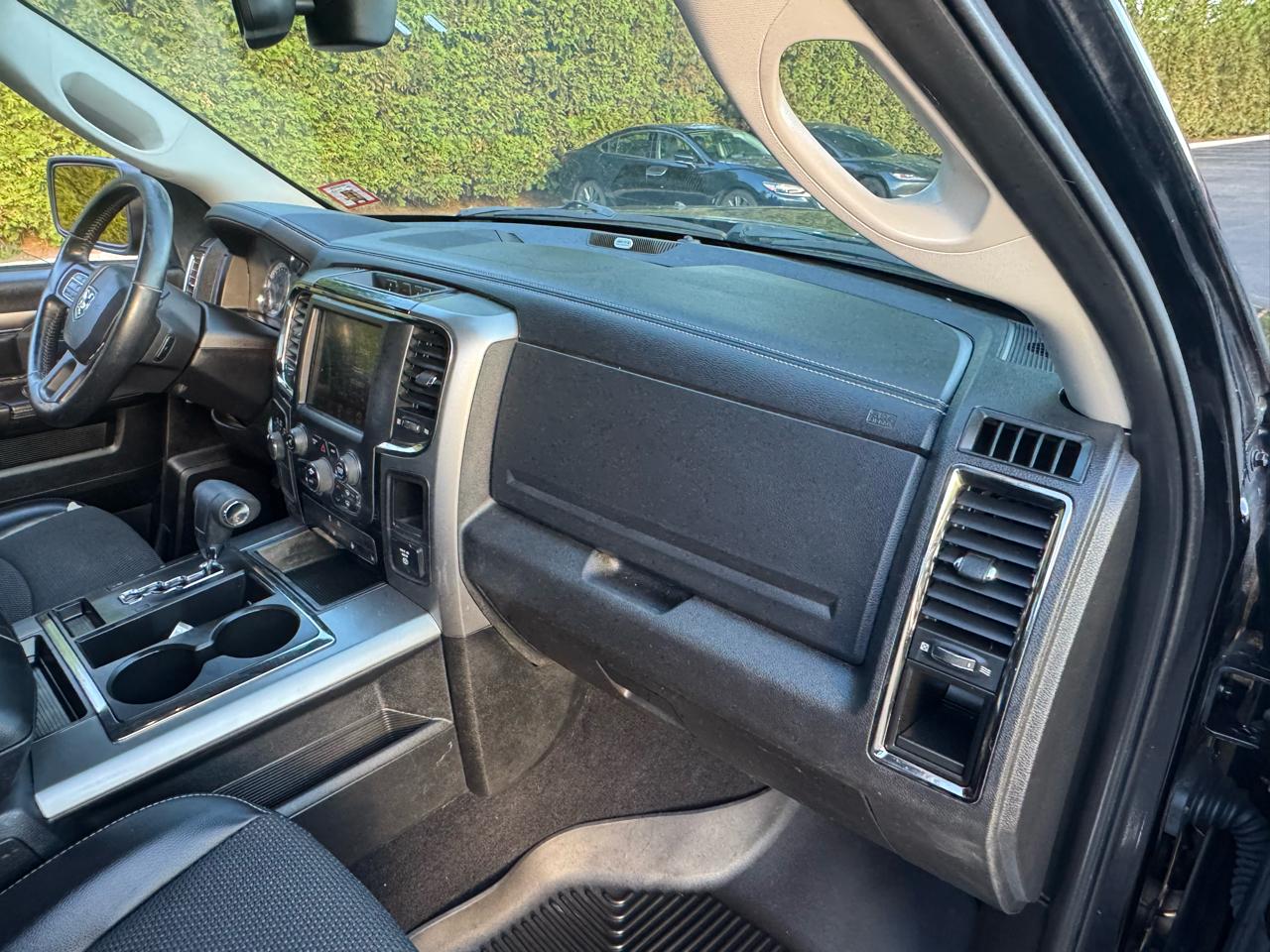 RAM 1500 4WD Crew Cab 140.5" Sport 2013