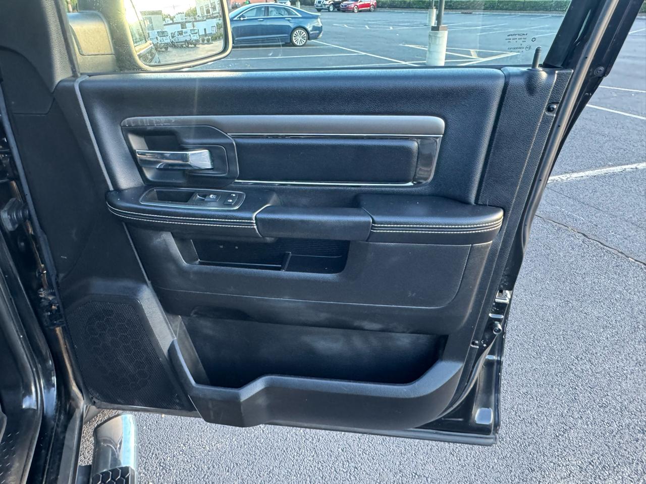 RAM 1500 4WD Crew Cab 140.5" Sport 2013