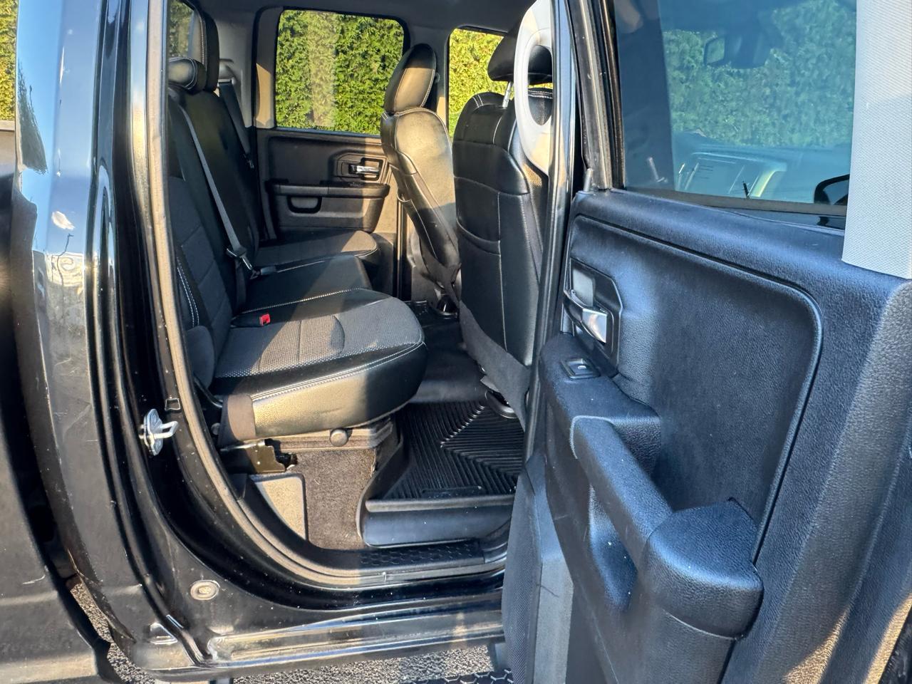 RAM 1500 4WD Crew Cab 140.5" Sport 2013