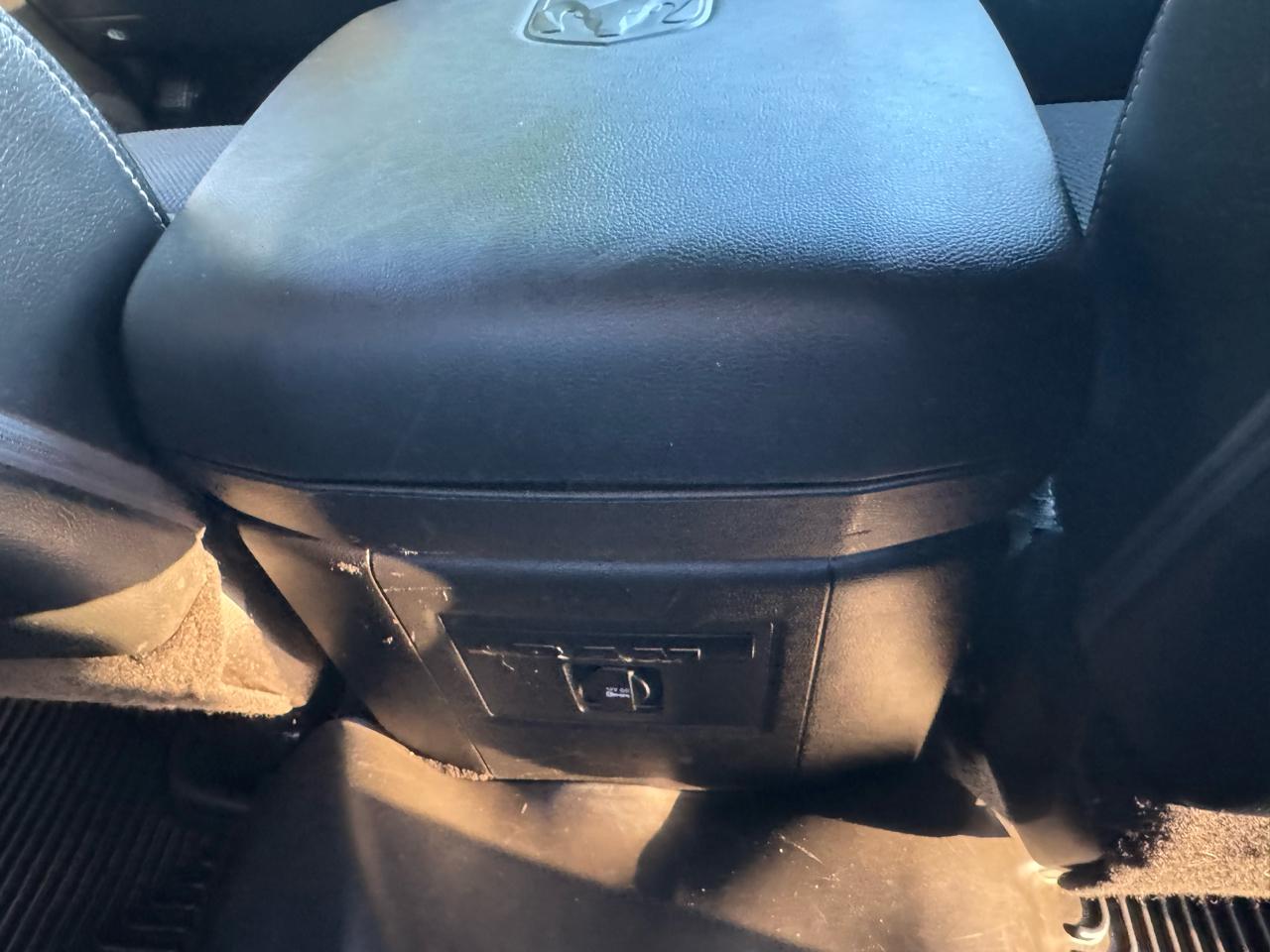 RAM 1500 4WD Crew Cab 140.5" Sport 2013