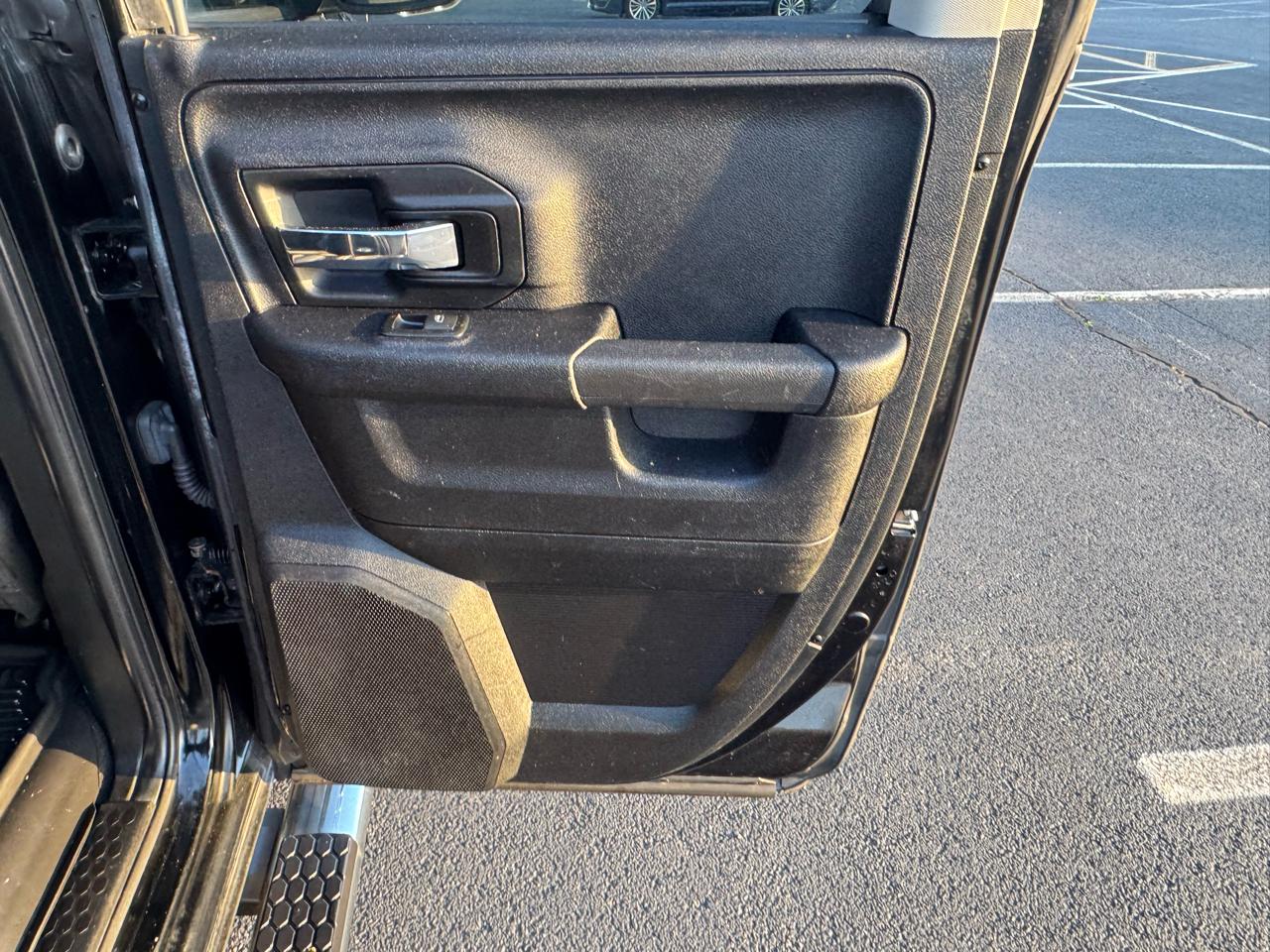 RAM 1500 4WD Crew Cab 140.5" Sport 2013
