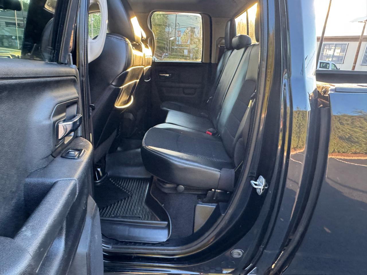 RAM 1500 4WD Crew Cab 140.5" Sport 2013