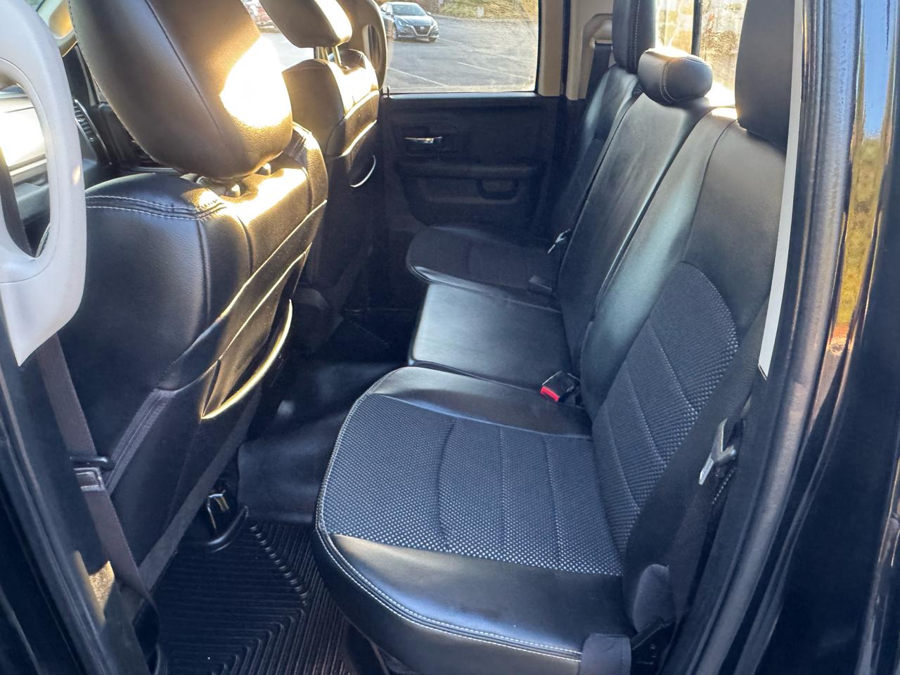RAM 1500 4WD Crew Cab 140.5" Sport 2013