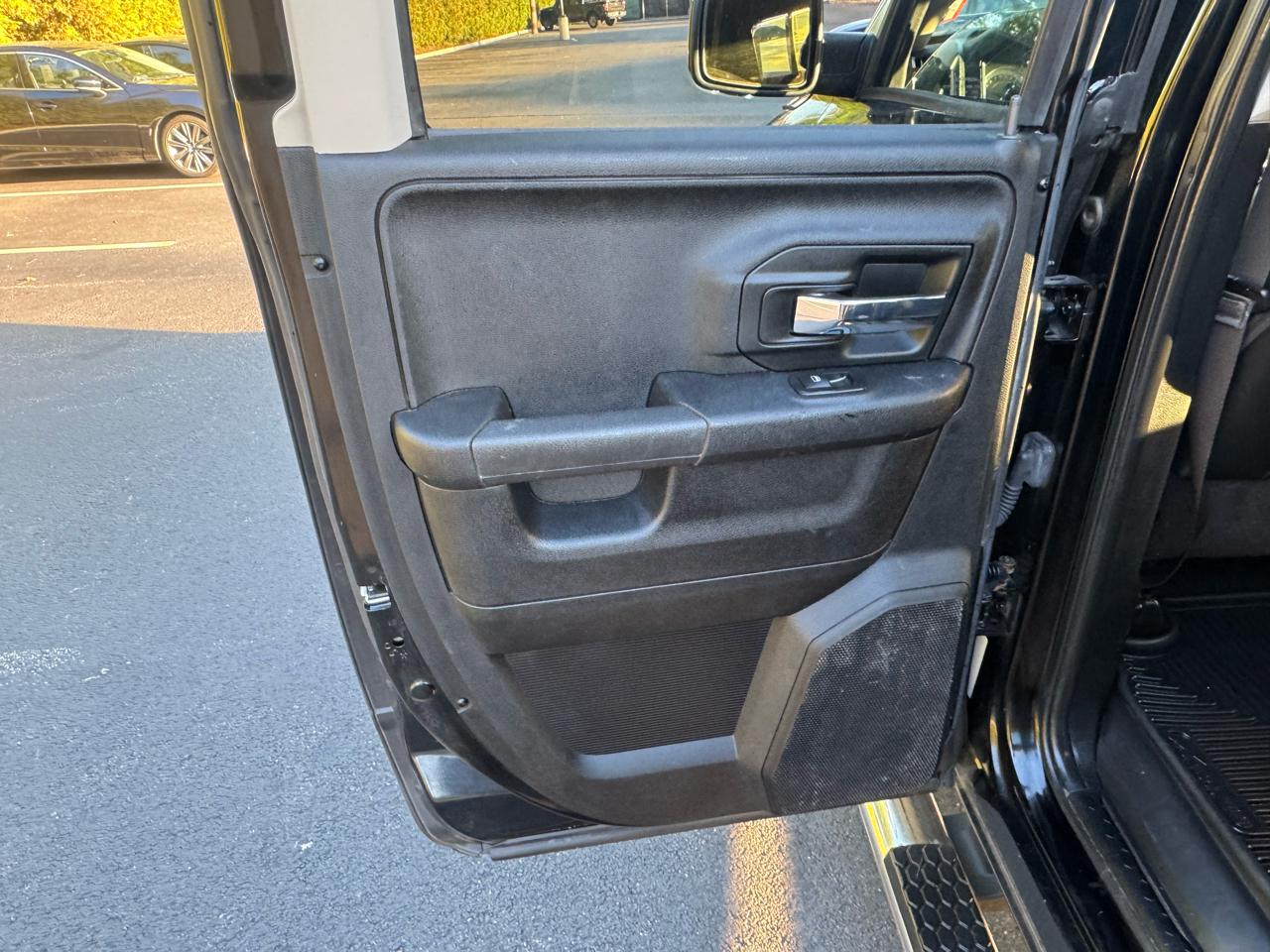 RAM 1500 4WD Crew Cab 140.5" Sport 2013
