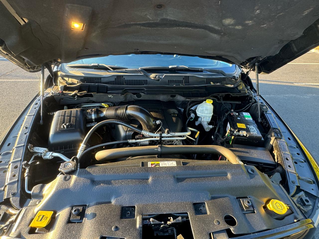RAM 1500 4WD Crew Cab 140.5" Sport 2013