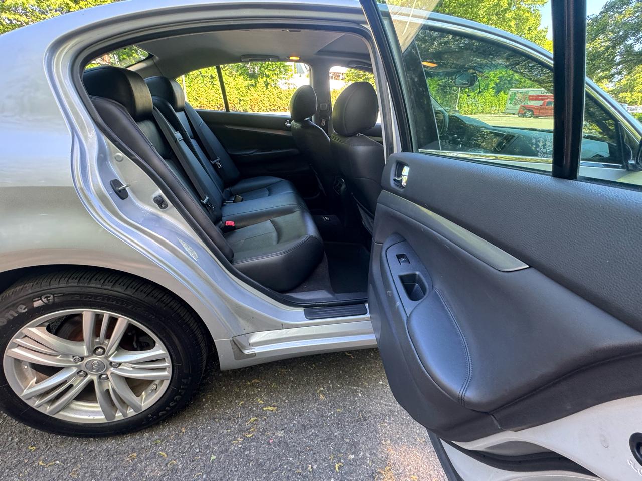 Infiniti G Sedan G37x AWD 2011