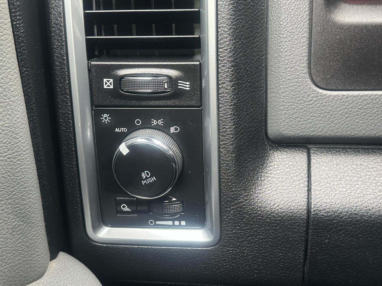 RAM 1500 4WD Quad Cab 140.5" Big Horn 2018