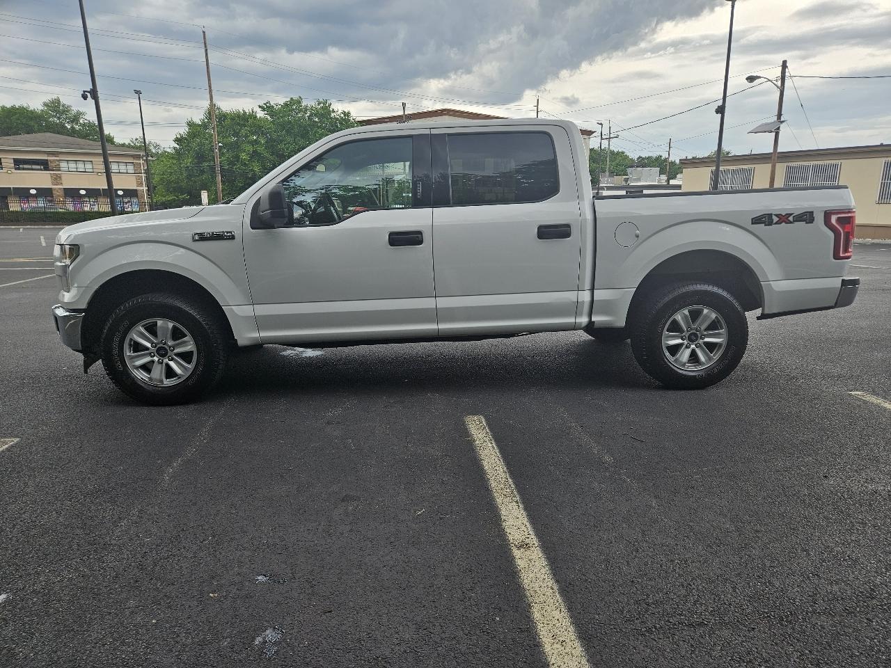 Ford F-150 4WD SuperCrew 139" XLT 2017