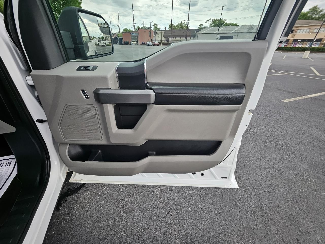 Ford F-150 4WD SuperCrew 139" XLT 2017