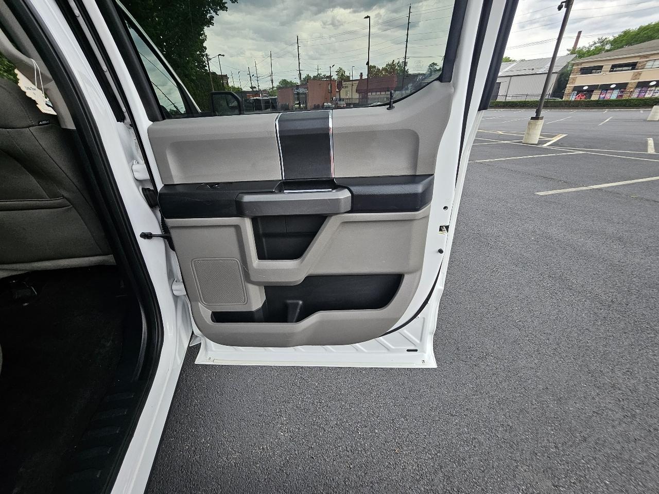 Ford F-150 4WD SuperCrew 139" XLT 2017
