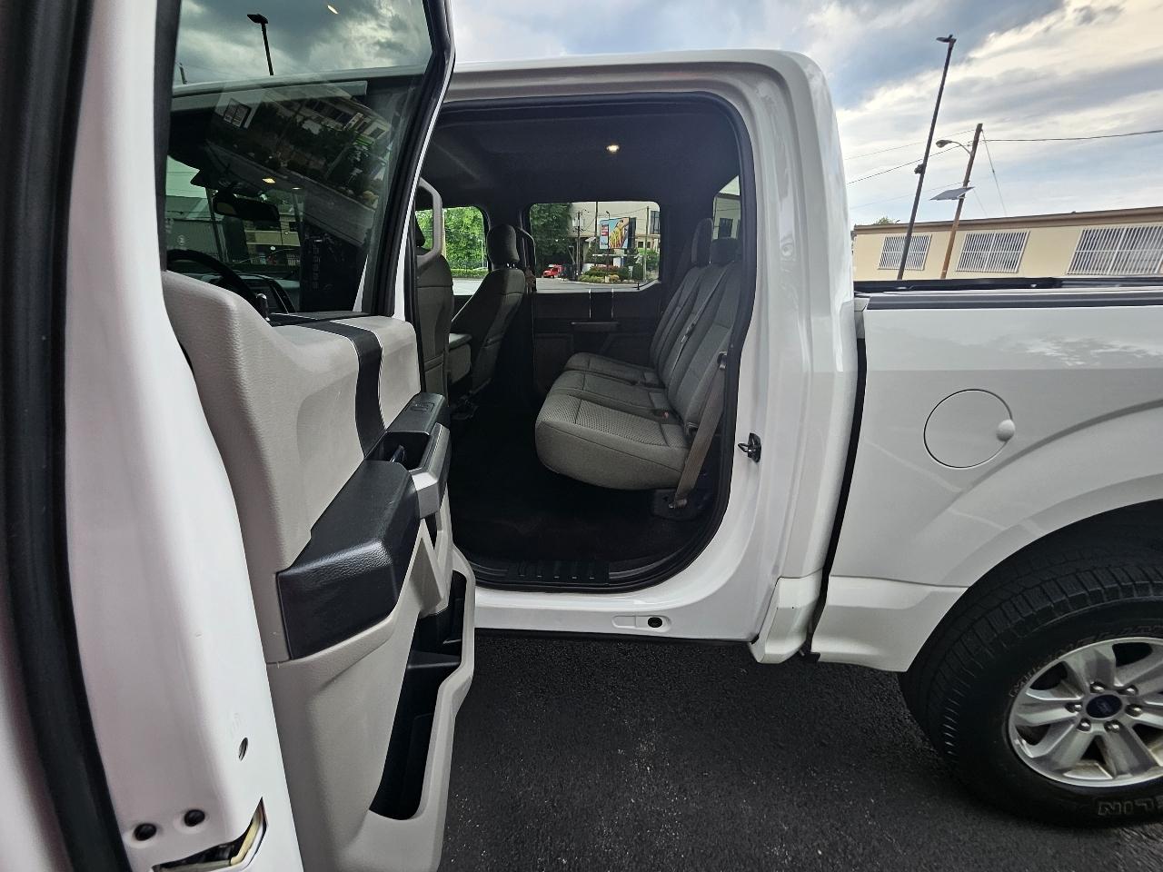 Ford F-150 4WD SuperCrew 139" XLT 2017
