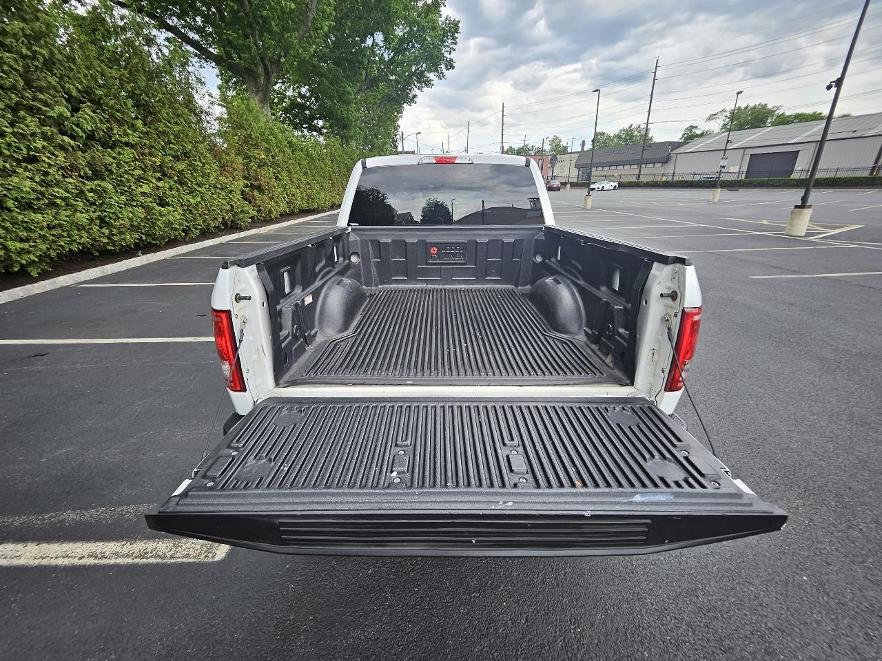 Ford F-150 4WD SuperCrew 139" XLT 2017