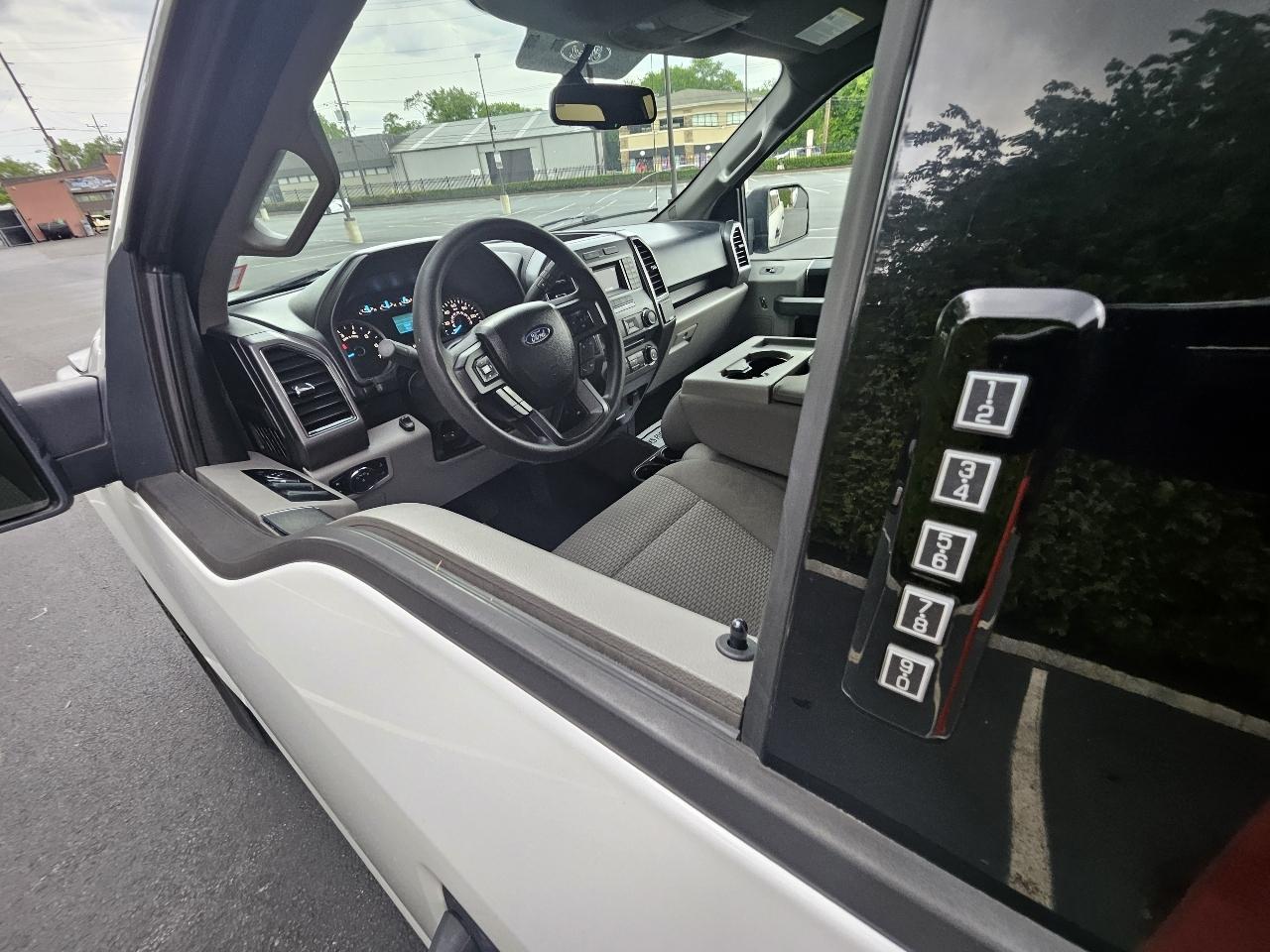 Ford F-150 4WD SuperCrew 139" XLT 2017