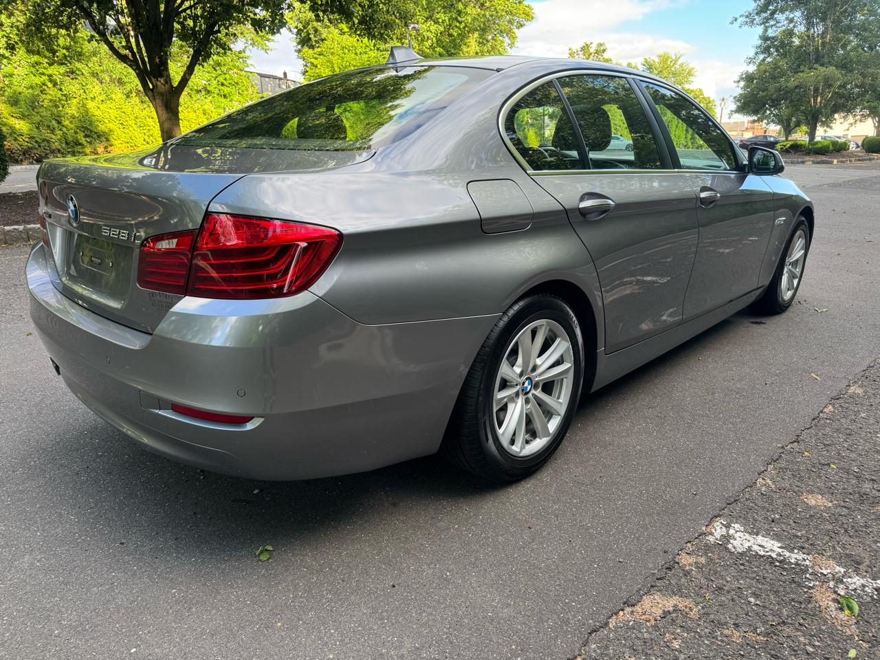 BMW 5-Series 528i xDrive 2014