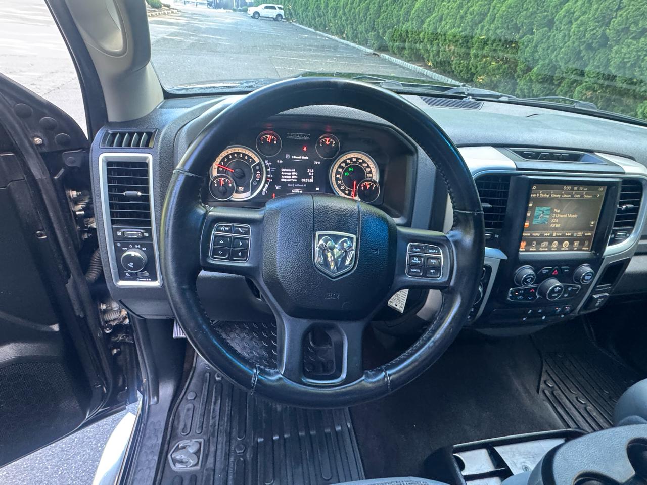RAM 1500 4WD Crew Cab 140.5" Big Horn 2017