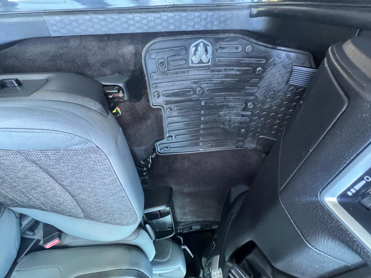 RAM 1500 4WD Crew Cab 140.5" Big Horn 2017