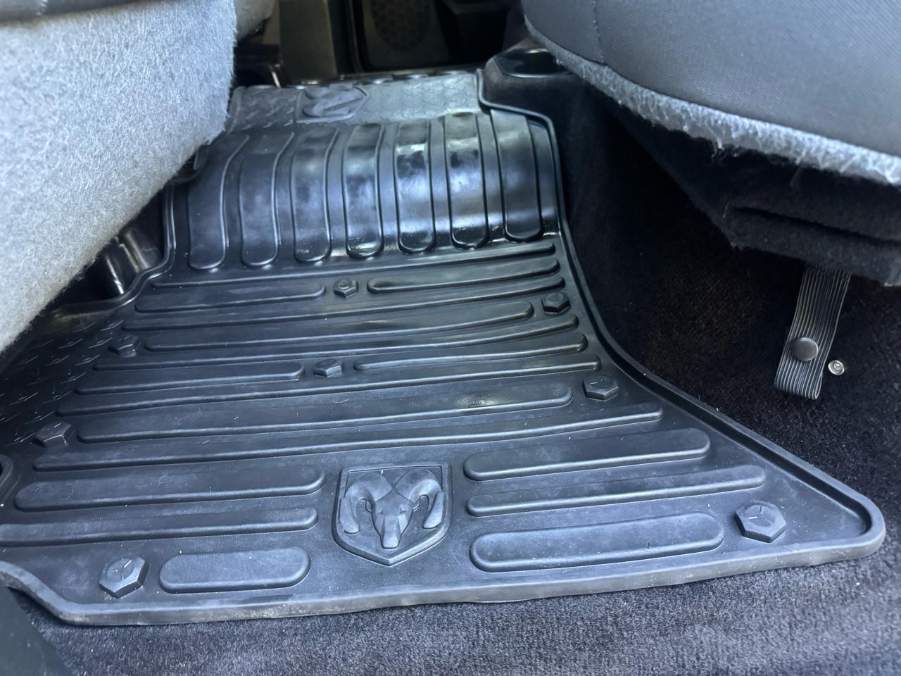 RAM 1500 4WD Crew Cab 140.5" Big Horn 2017