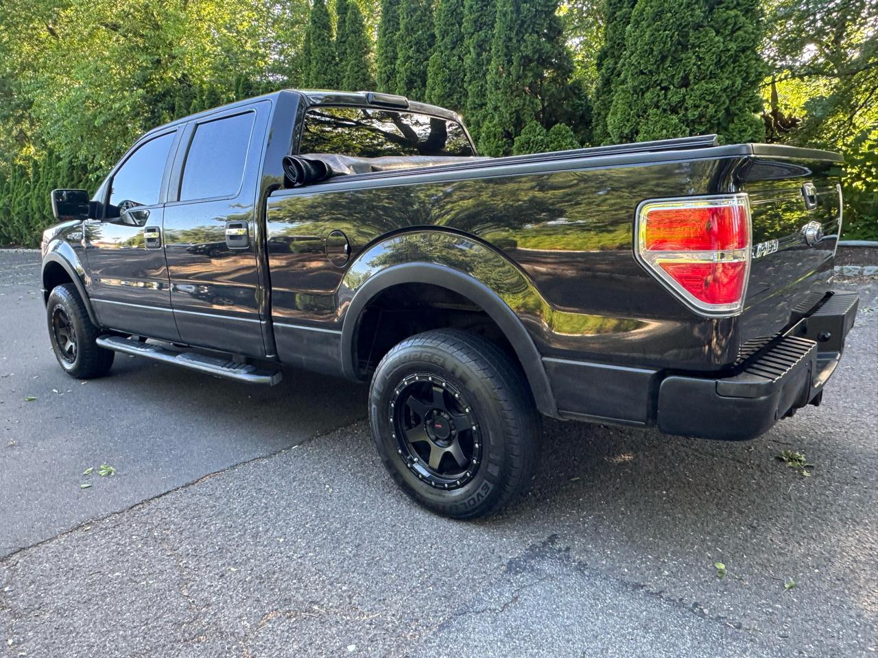 Ford F-150 SuperCrew 139" XLT 4WD 2014