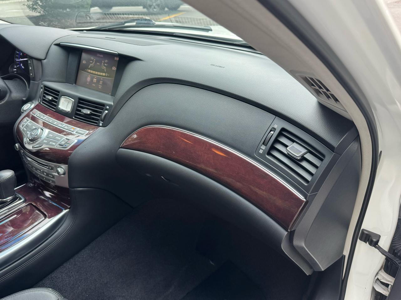 Infiniti Q70 L 3.7 AWD 2018