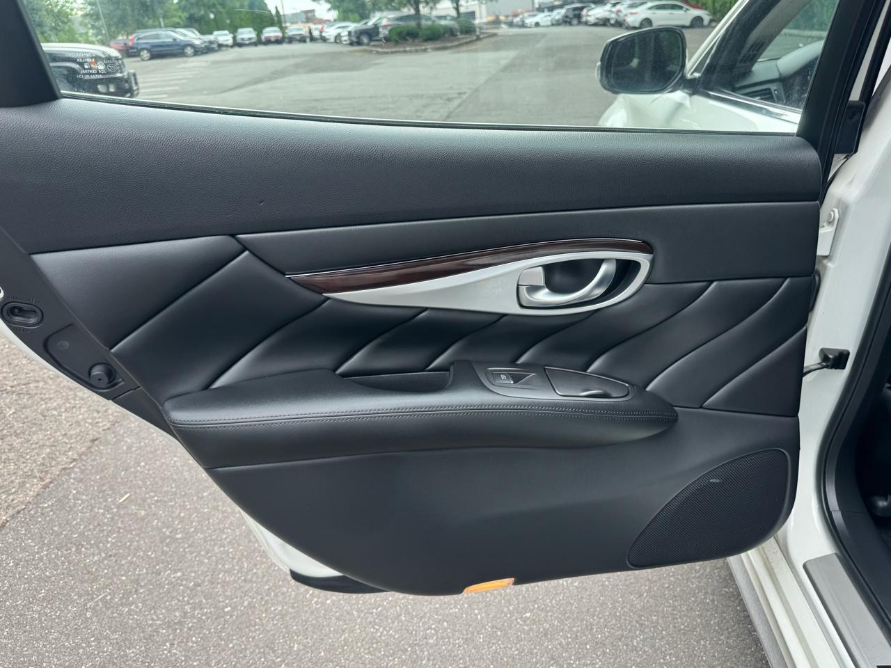 Infiniti Q70 L 3.7 AWD 2018