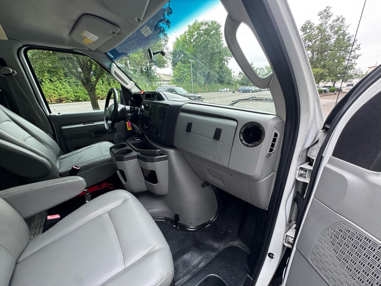 Ford Econoline E-250 Extended 2011