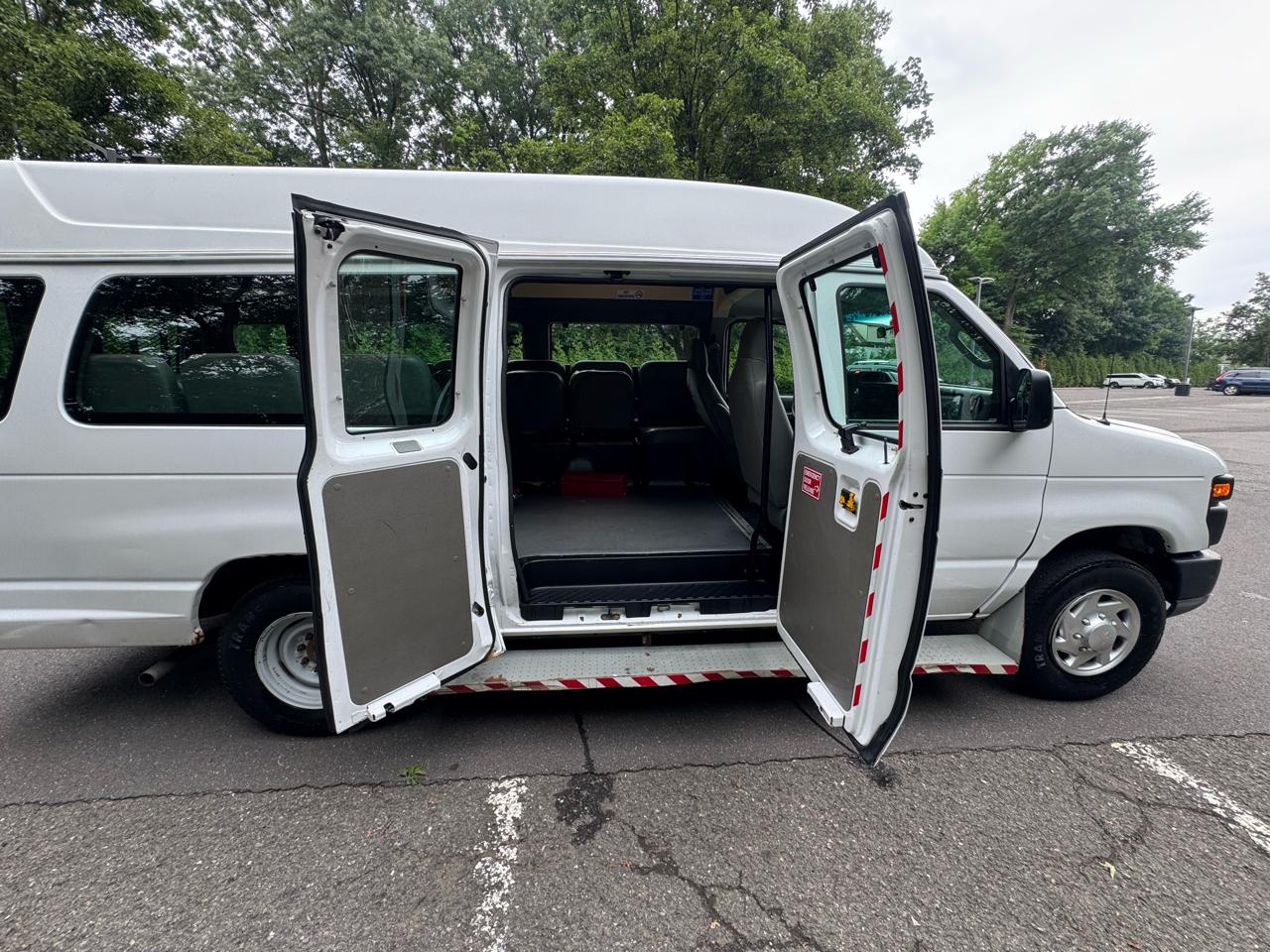 Ford Econoline E-250 Extended 2011