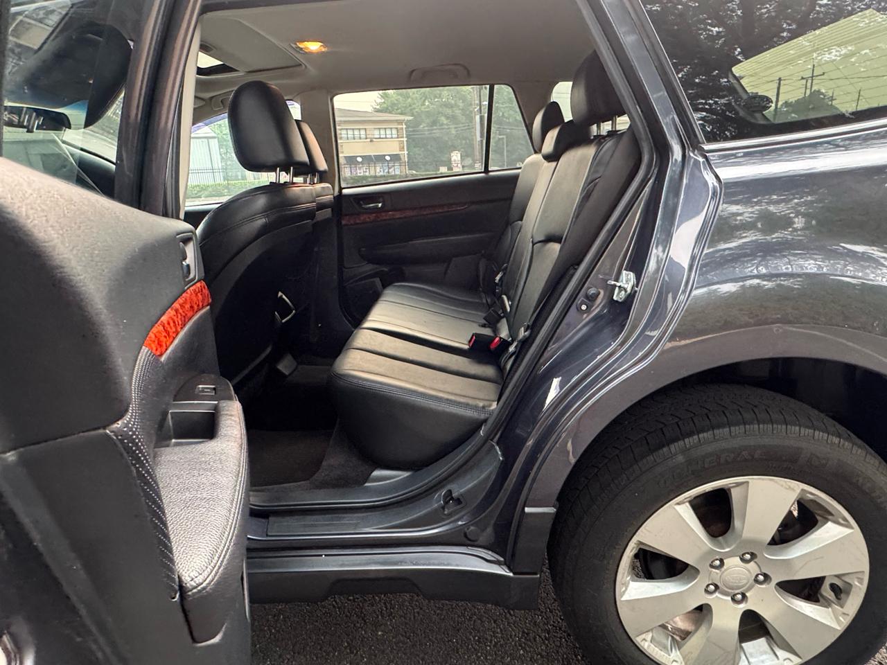 Subaru Outback 3.6R Limited 2010