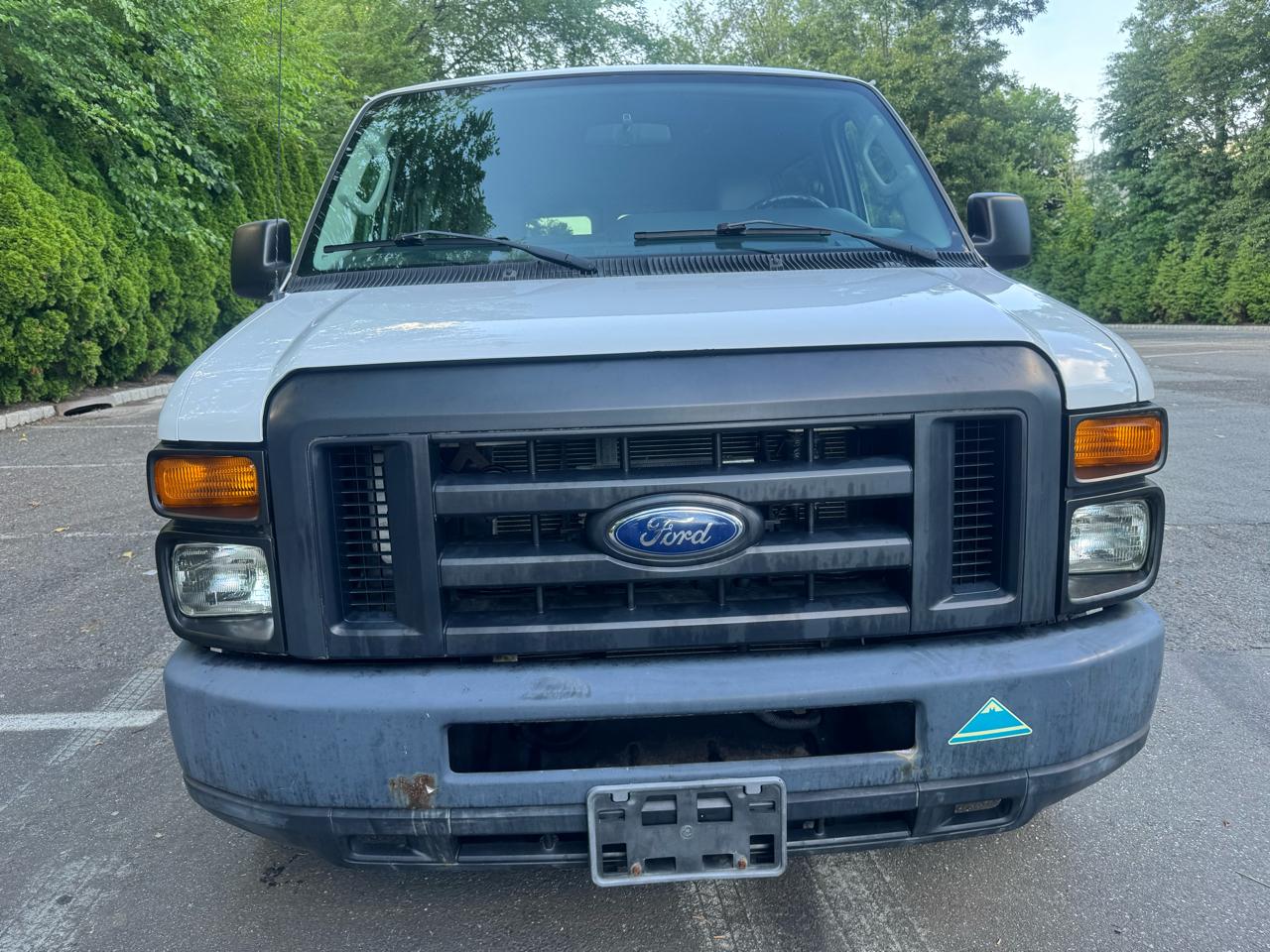 Ford Econoline E-350 XL Super Duty 2013