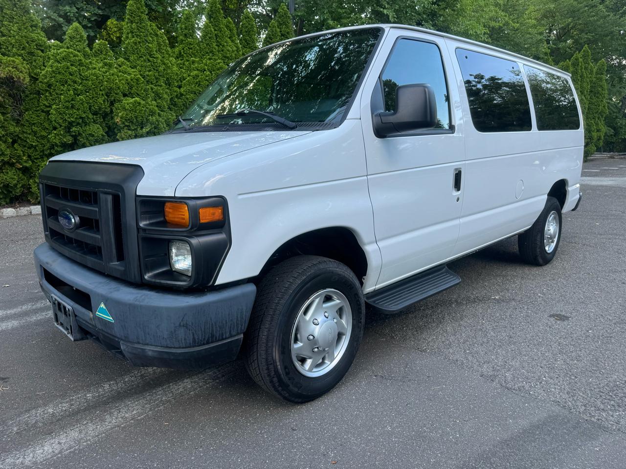 Ford Econoline E-350 XL Super Duty 2013