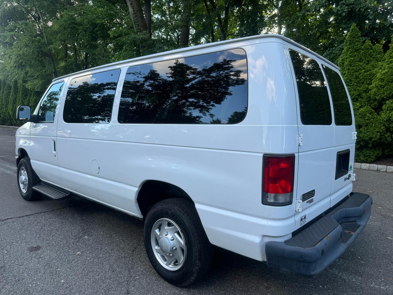 Ford Econoline E-350 XL Super Duty 2013