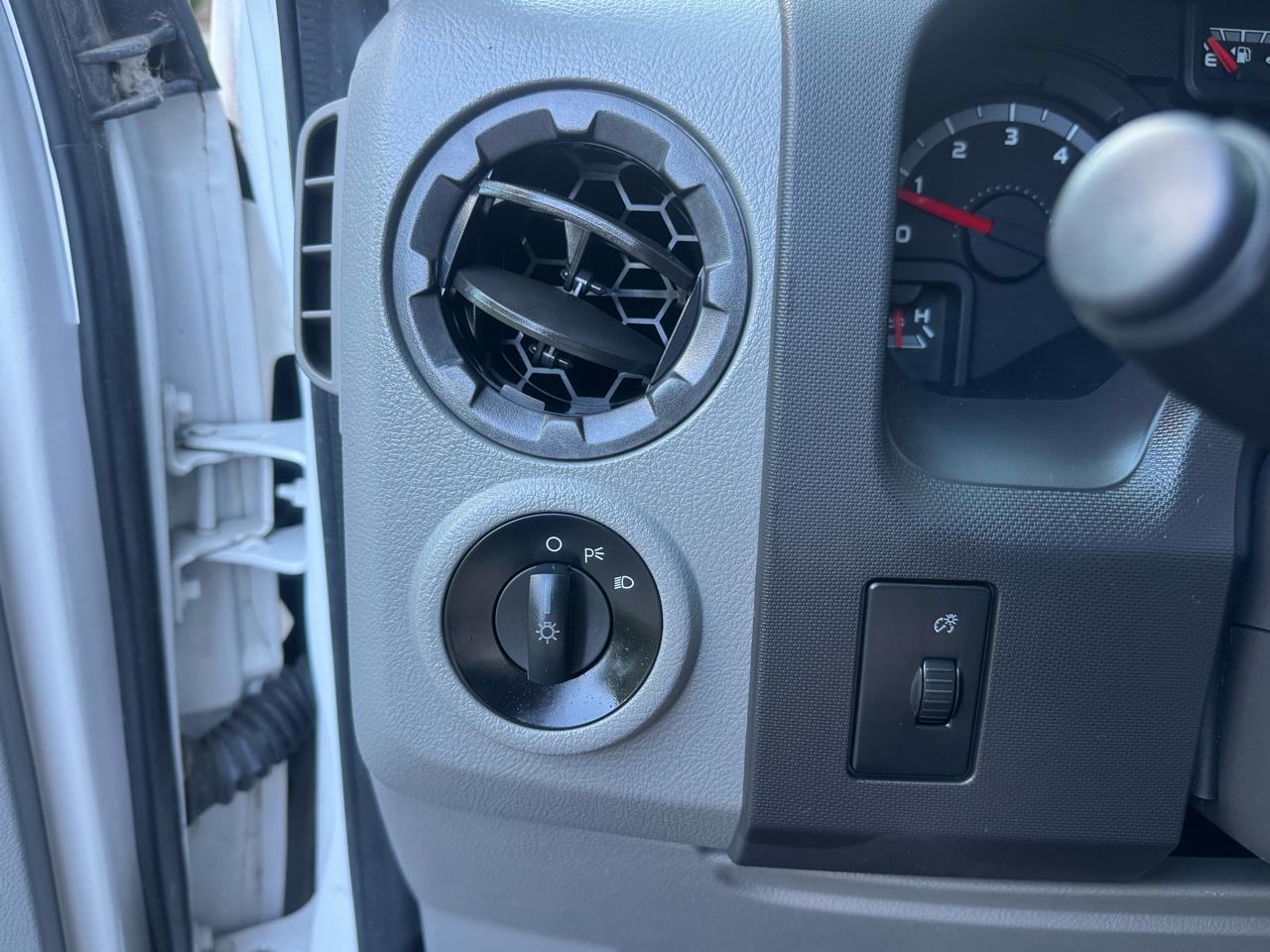 Ford Econoline E-350 XL Super Duty 2013