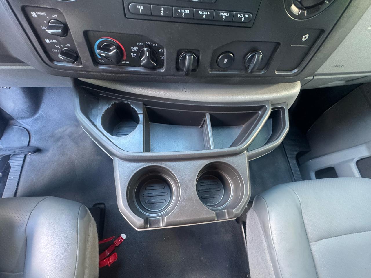 Ford Econoline E-350 XL Super Duty 2013