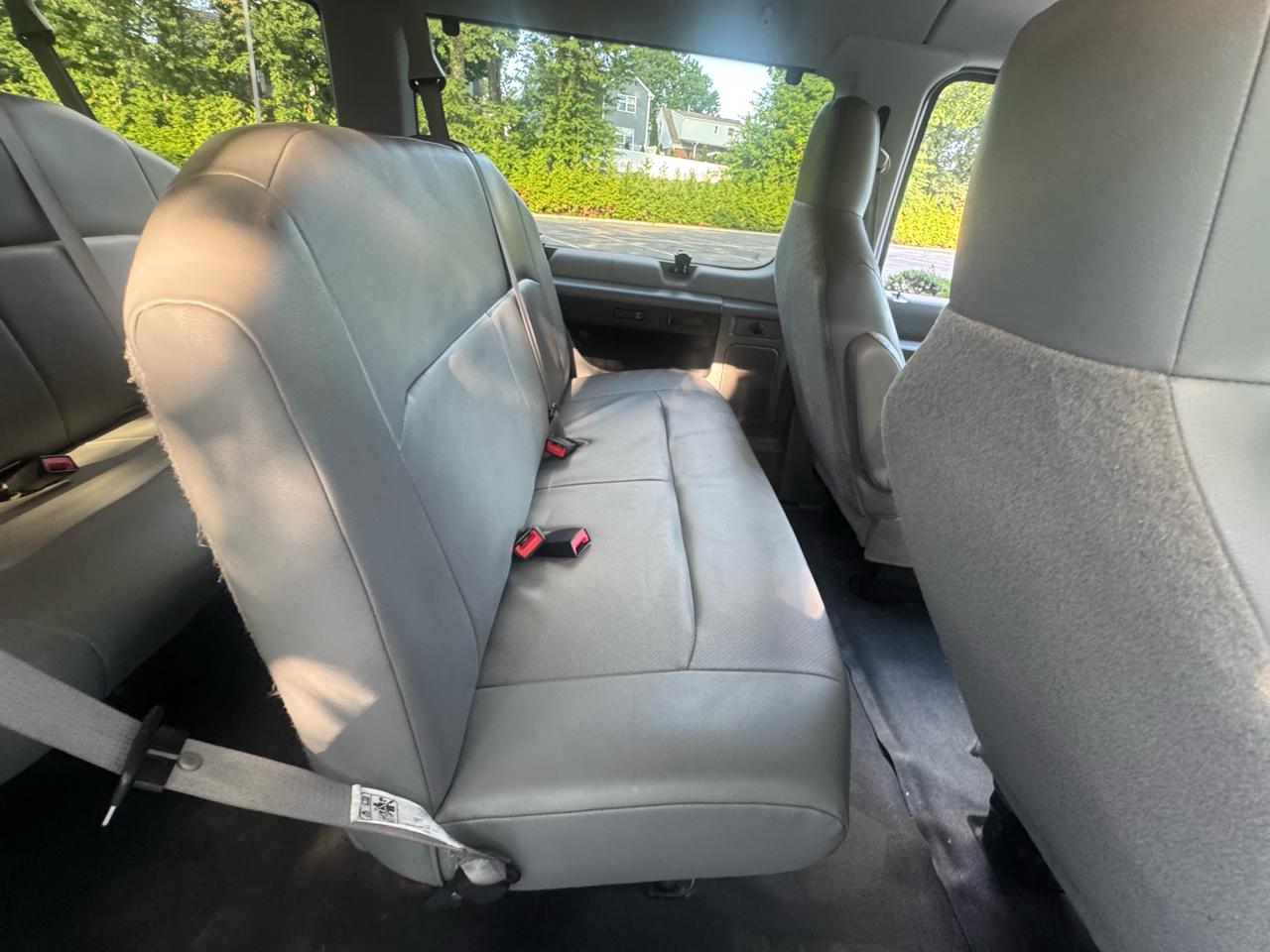 Ford Econoline E-350 XL Super Duty 2013
