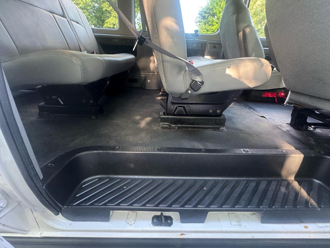 Ford Econoline E-350 XL Super Duty 2013