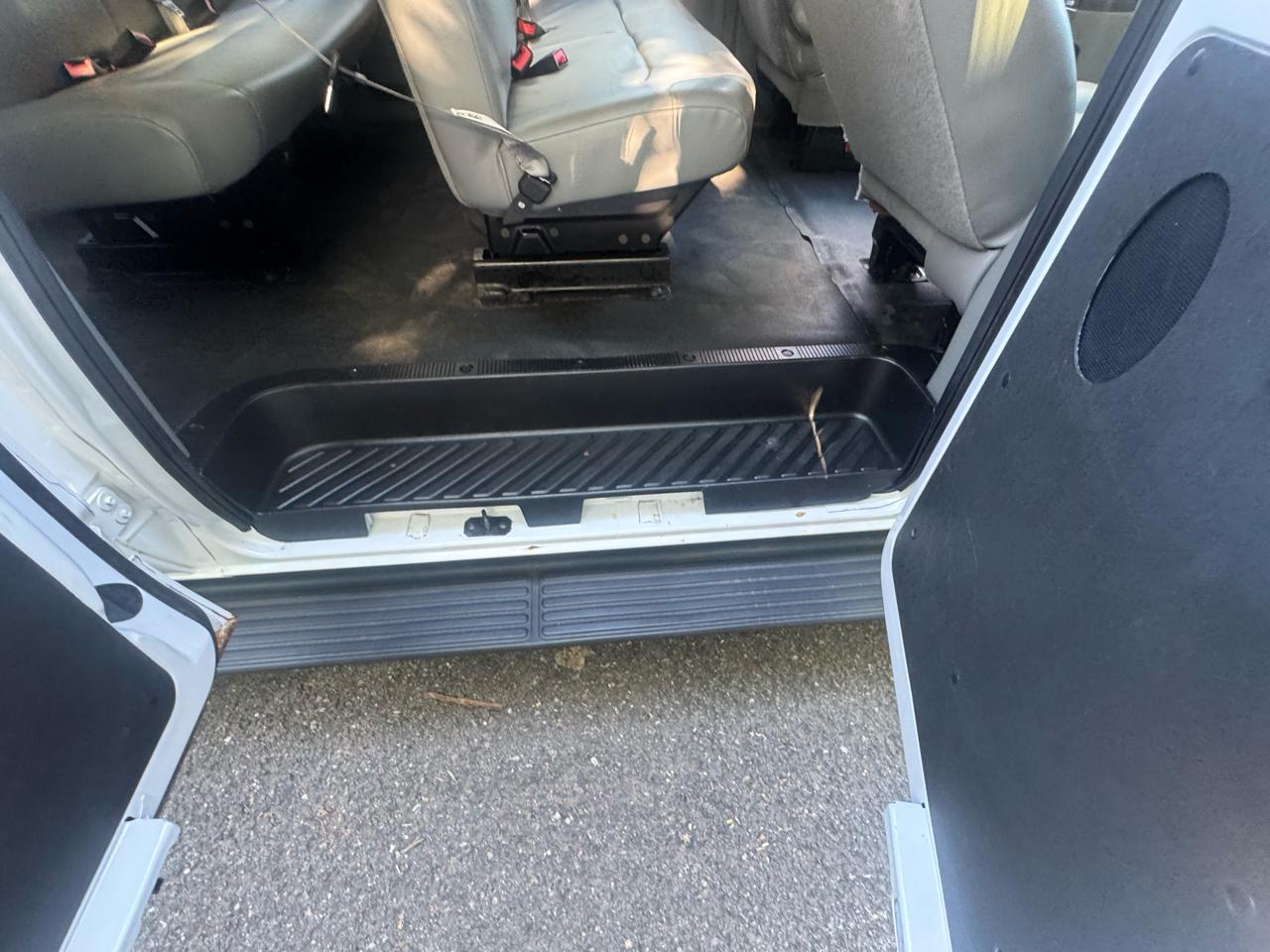 Ford Econoline E-350 XL Super Duty 2013