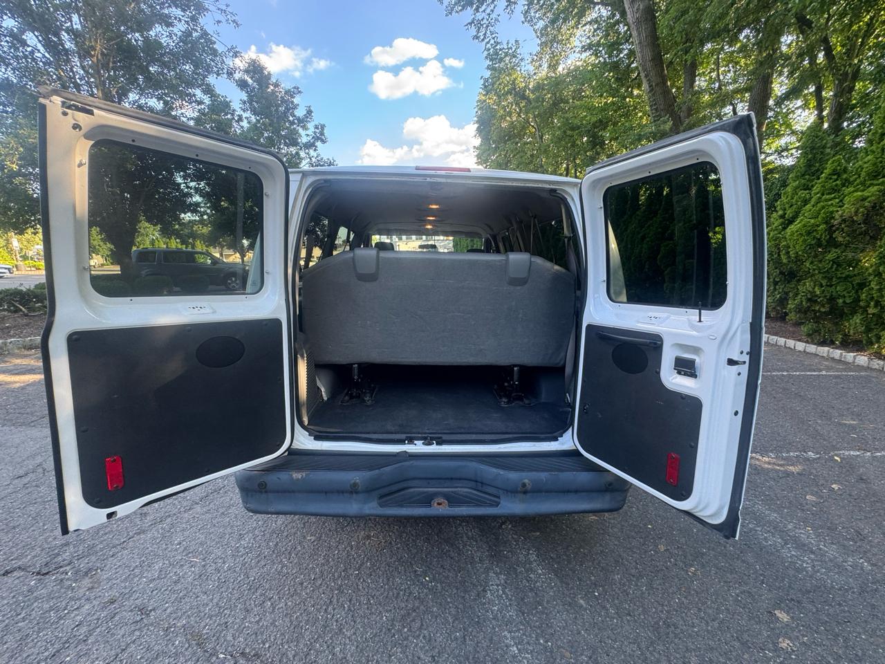 Ford Econoline E-350 XL Super Duty 2013